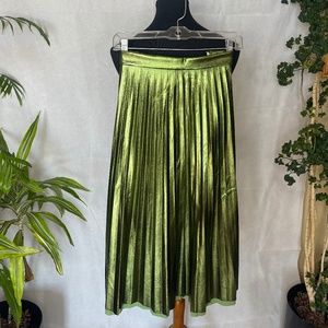 Green metallic pleated skirt XL